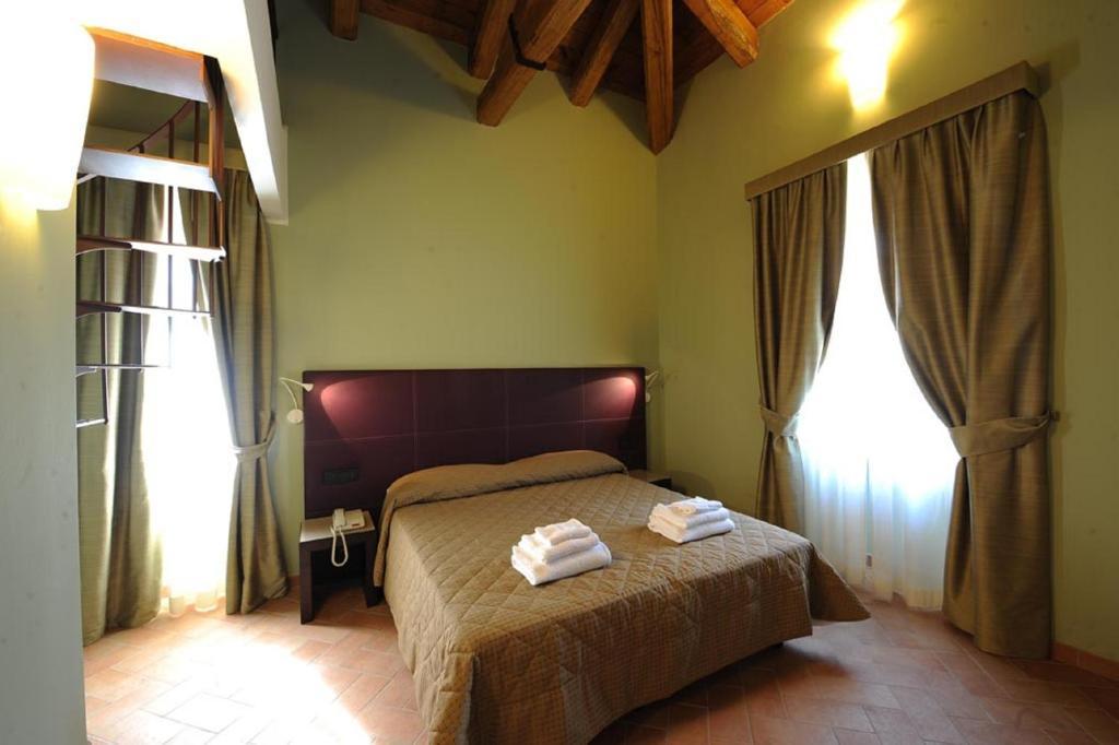 Hotel Magione Papale Relais LʼAquila Pokoj fotografie