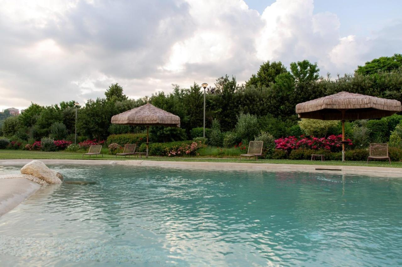 Hotel Magione Papale Relais LʼAquila Exteriér fotografie
