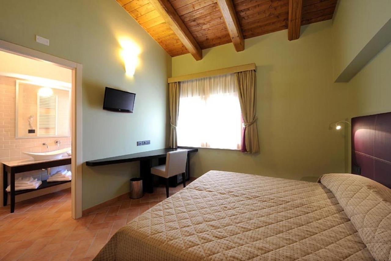 Hotel Magione Papale Relais LʼAquila Pokoj fotografie